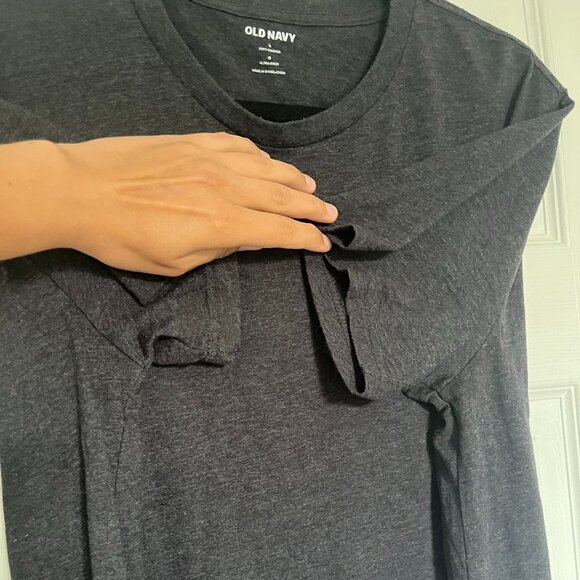 Old Navy Grey T-shirt - Picture 3 of 5
